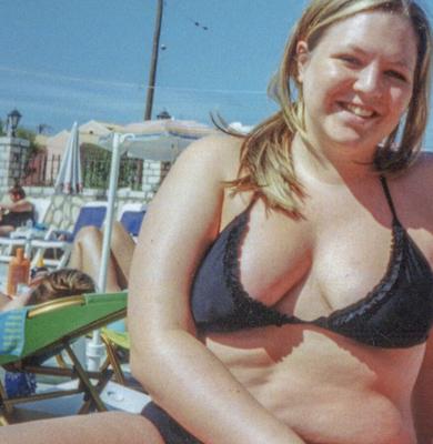 Adolescente rubia gordita en bikini para comentarios