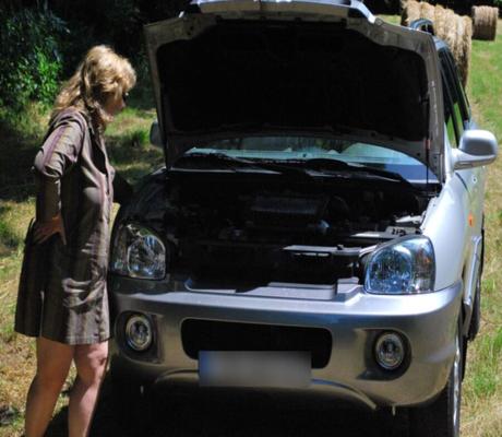 El esclavo se averió con su coche.