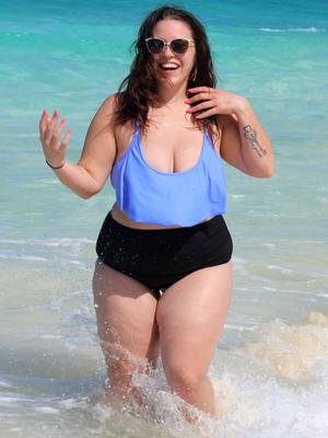 Sexy chubby women  (Curvy Girl on Beach BBW)