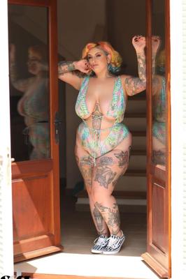 NothingButCurves Galda Lou - 女神のラップ - 写真 - M