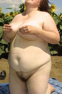 Hairy mature bbw posing in sunflowers