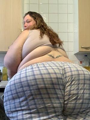 Look At This Really Fat White Bitch