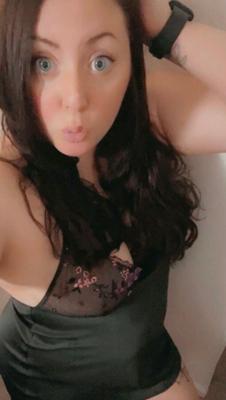 Chubby Slut adore prendre des selfies nues