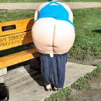 MOTHER MOONING HER BIG BACKSIDE