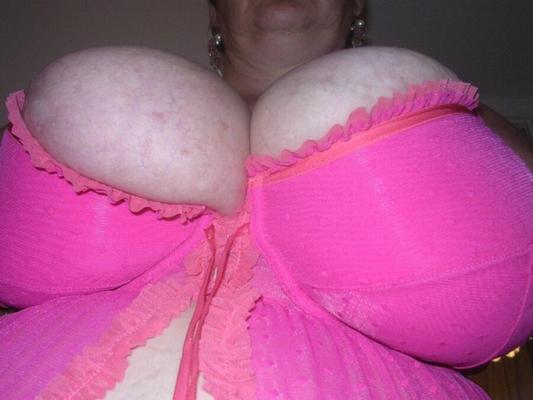 THICK BUSTY MATURES -