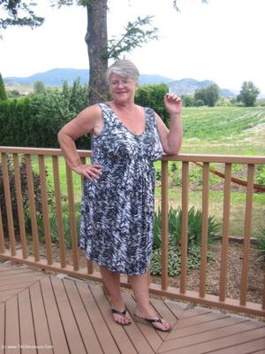 BBW Mature GILF en Tongs Sandales