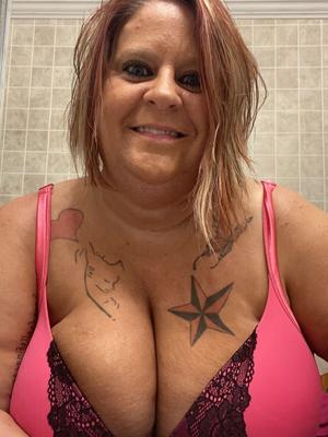 SSBBW Cougar a de beaux seins