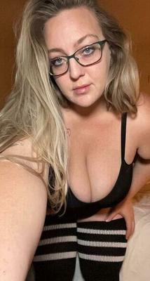 Jenna Rae Riesentitten, großer Arsch, blonde BBW-Milf mit Brille, Mixed H