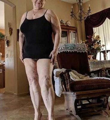 Abuelita amateur bbw con enormes tetas caídas