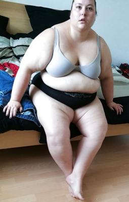 Amateur BBW Slut Melanie Bra and Panties