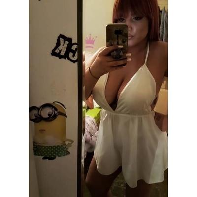 Sexy griechisches, vollbusiges, kurviges, rothaariges BBW-Babe