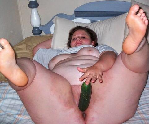 Bbw fucks a cucumber