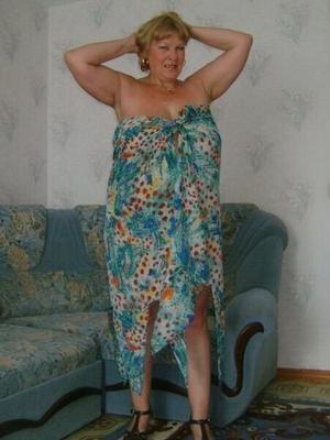 NN bbw granny posing