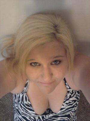 Molliges blondes Teen