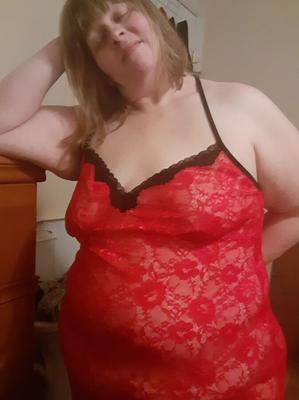 Meine BBW-Frau in roten Dessous