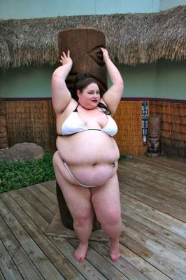 SSBBW Gingembre au bord de la piscine