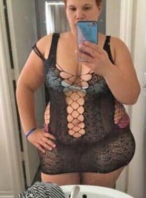 Tampa SUPER BREITER HÜFTARSCH Ebenholz BBW Escort BAUCH OBERSCHENKEL