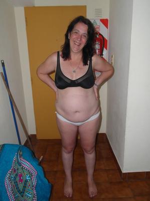 FAT WEBSLUT PAULA NAKED FOR REPOST