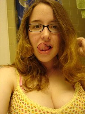 Chica gordita nerd