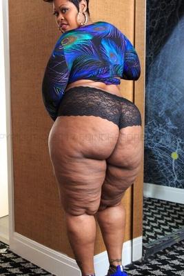 BEAUTIFUL SHORT HAIR ASIAN EYES BLACK CELLULITE BBW BROWN SUGAR