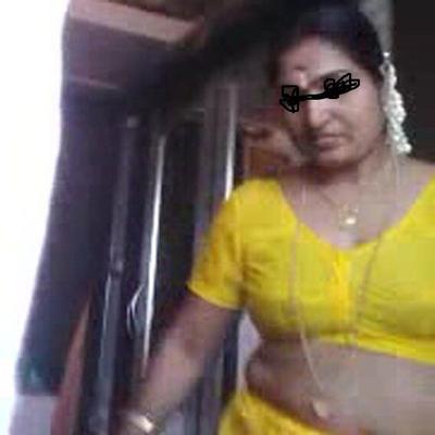 Tante indienne voyeuse