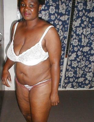 Bbw mature noire s'exhibant