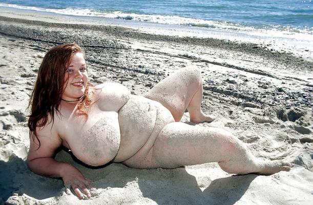 GROSSES ALLONGEES a la PLAGE (Fantasme)