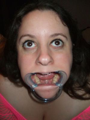 ugly pig needs her mouth stretched