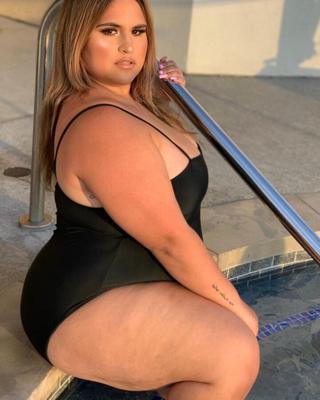 Samantha Nivia - modelo BBW grosso e cheio de curvas