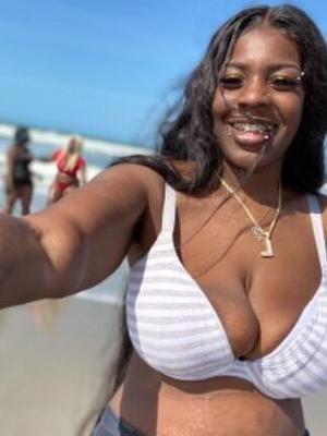 Columbus OH super cute little belly on this black hottie escort