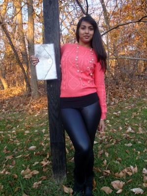 Cute & curvey Indian Chick in leather leggings & mini skirt