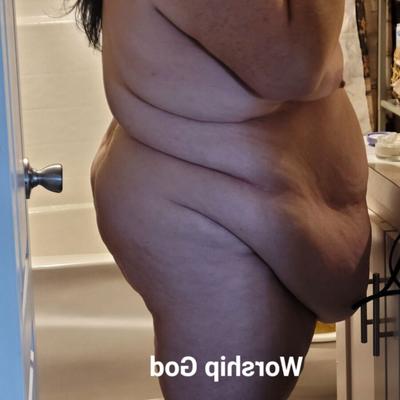 Frau BBW Bauchanbetung