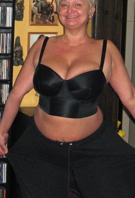 Mature chubby exhibitionist