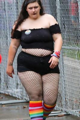 BBW Gordinha Adolescente na Rua