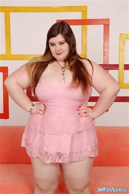 Cute and chubby BBW Saphire Rose turns hot