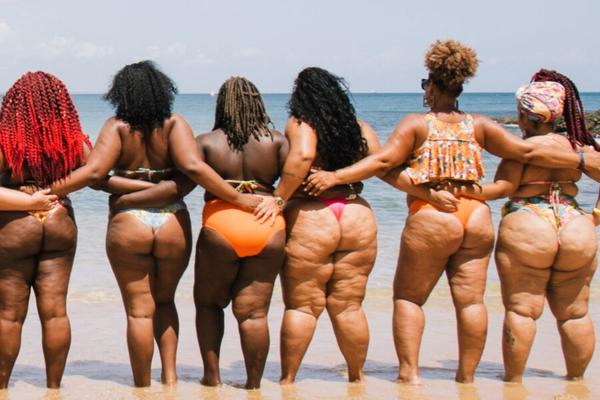 MILFS brasileñas con gran botín en la playa -