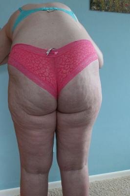 la vraie femme du PAWG baisse sa culotte