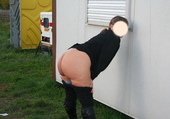 Huge arse . fancy  a quick fuck  against  her house