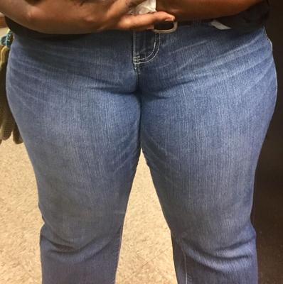 Bunda perfeita e pé de camelo no trabalho