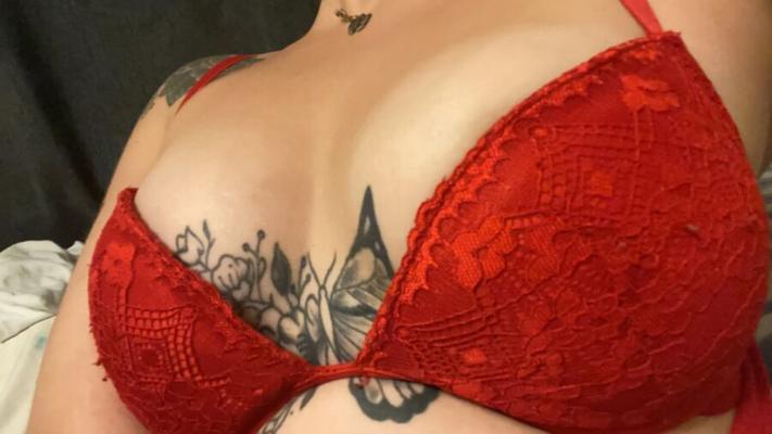 Pièce latérale BBW petits seins. 