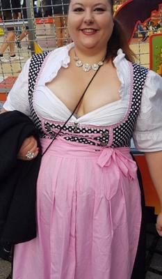 Amateur BBW Dirndl Salope