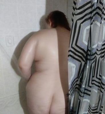 Hora de la ducha con mi esposa gorda