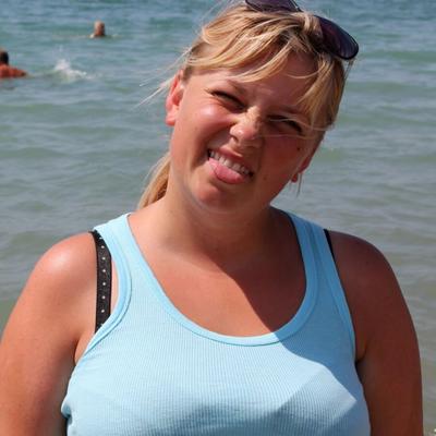 Sexy chubby women  (Sexy Blonde on Beach BBW)