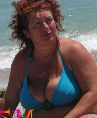 Juicy Big Tits beach candid