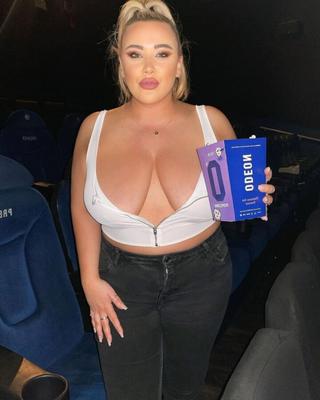 Chav Lorna aux gros seins