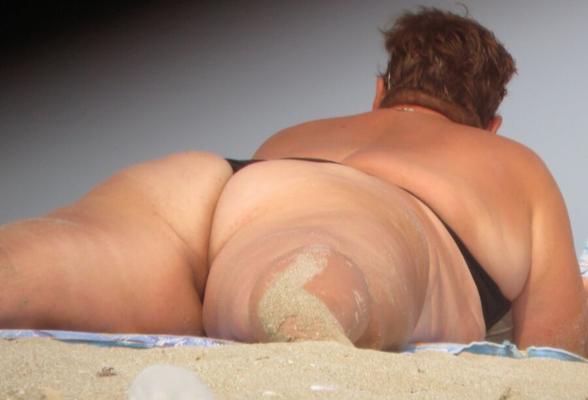 BBW Abuelita con MEGA Culo voyeur de playa