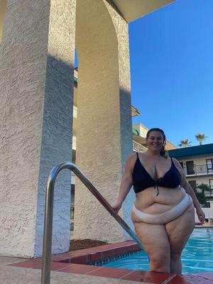 ÉPAISSE BBW PAWG - bodylovebritt