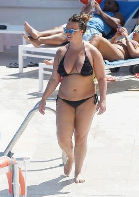 >> Chanelle Hayes Bikini fettig