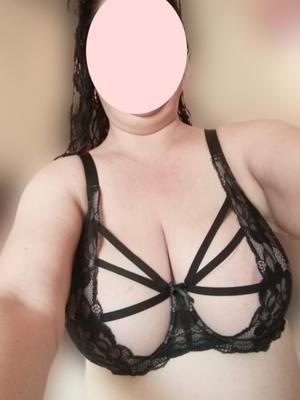 mommy new bra selfie