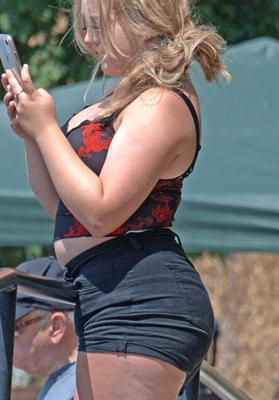 Sexy chubby women  (Girls in Shorts Candids BBW)